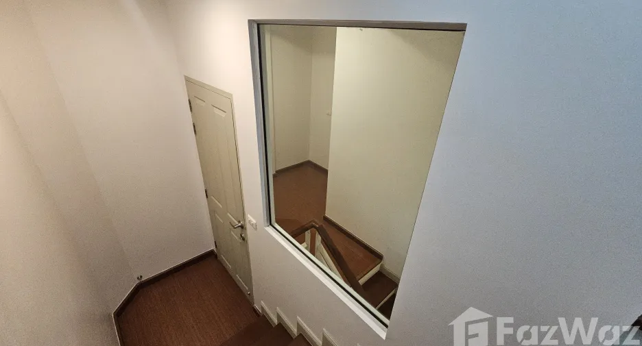 Casa adosada en venta de 3 habitaciones en Mueang Samut Prakan, Samut Prakan
