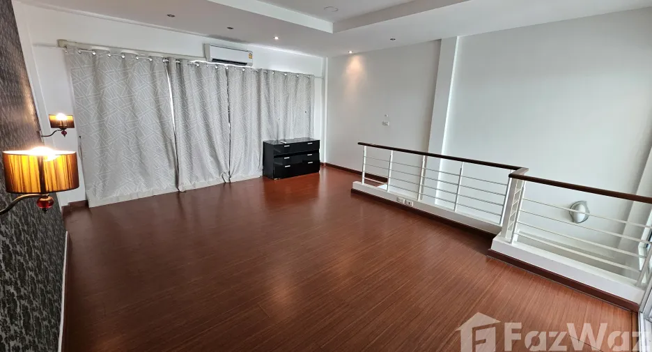 Casa adosada en venta de 3 habitaciones en Mueang Samut Prakan, Samut Prakan