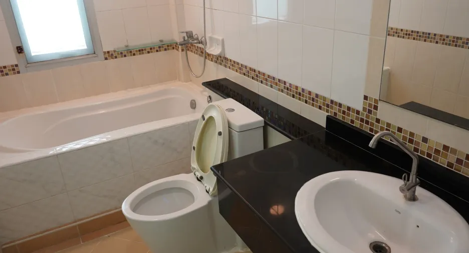 Casa adosada en venta de 3 habitaciones en Mueang Samut Prakan, Samut Prakan