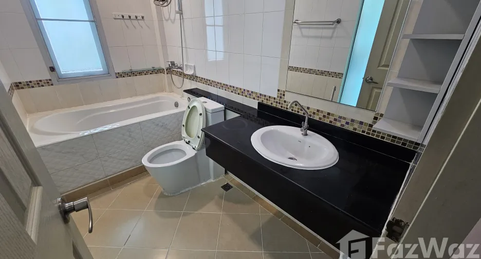 Casa adosada en venta de 3 habitaciones en Mueang Samut Prakan, Samut Prakan