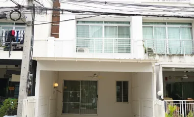 Casa adosada en venta de 3 habitaciones en Mueang Samut Prakan, Samut Prakan