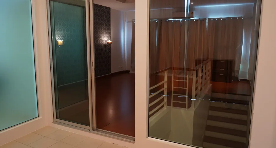 Casa adosada en venta de 3 habitaciones en Mueang Samut Prakan, Samut Prakan