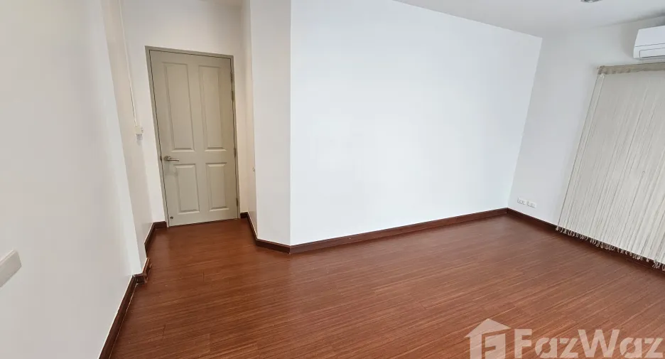 Casa adosada en venta de 3 habitaciones en Mueang Samut Prakan, Samut Prakan