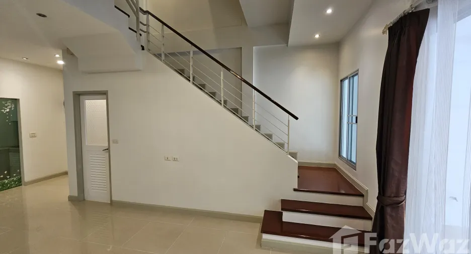 Casa adosada en venta de 3 habitaciones en Mueang Samut Prakan, Samut Prakan