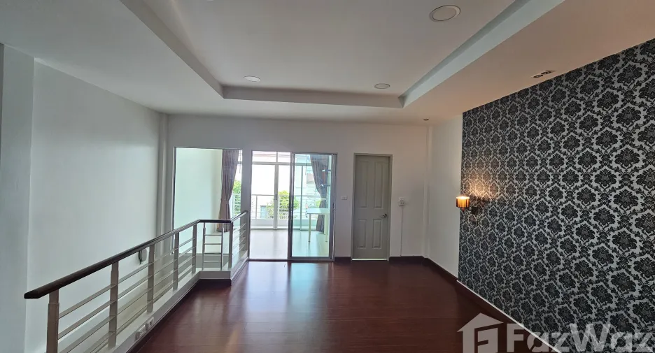 Casa adosada en venta de 3 habitaciones en Mueang Samut Prakan, Samut Prakan