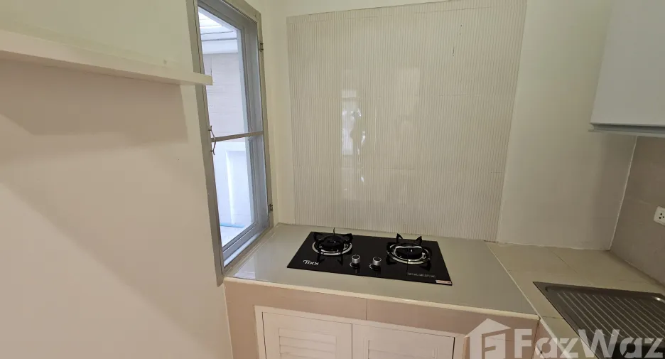Casa adosada en venta de 3 habitaciones en Mueang Samut Prakan, Samut Prakan