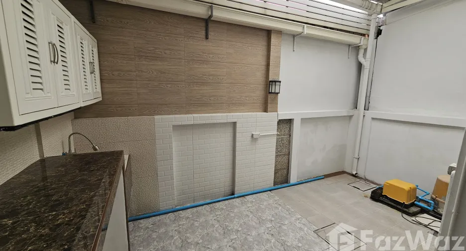 Casa adosada en venta de 3 habitaciones en Mueang Samut Prakan, Samut Prakan