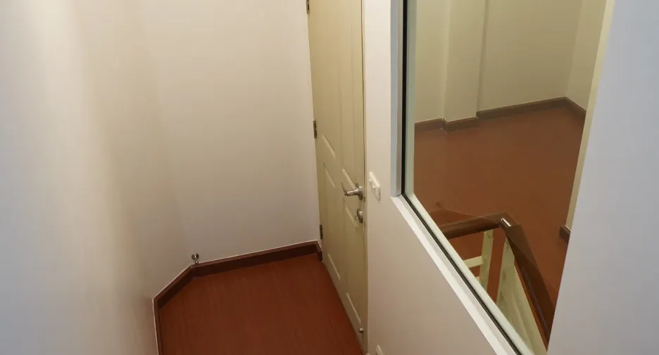 Casa adosada en venta de 3 habitaciones en Mueang Samut Prakan, Samut Prakan