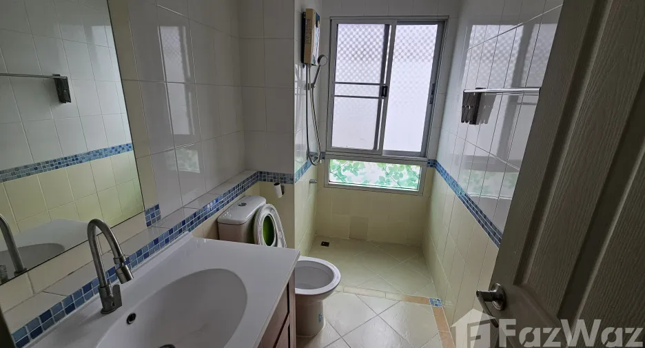 Casa adosada en venta de 3 habitaciones en Mueang Samut Prakan, Samut Prakan