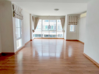 Reihenhaus zum Kauf mit 3 Zimmer in Thung Khru, Bangkok