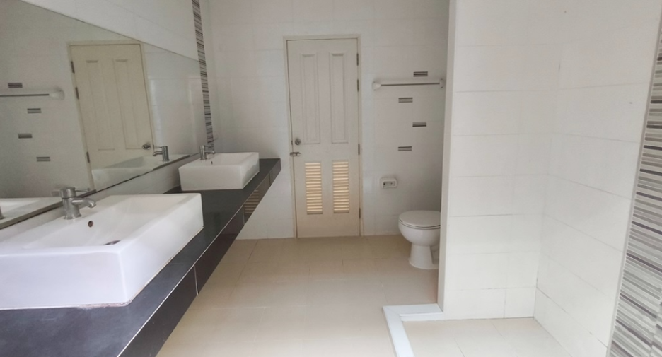 Reihenhaus zum Kauf mit 3 Zimmer in Thung Khru, Bangkok
