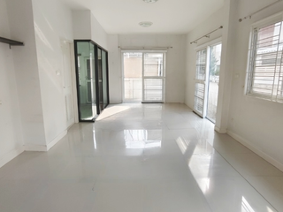 Reihenhaus zum Kauf mit 3 Zimmer in Thung Khru, Bangkok