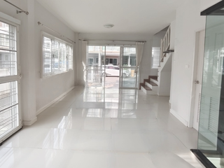 Reihenhaus zum Kauf mit 3 Zimmer in Thung Khru, Bangkok