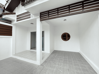 À vendre 2 chambres maison de ville à Nikhom Phatthana, Rayong