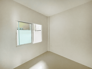 À vendre 2 chambres maison de ville à Nikhom Phatthana, Rayong