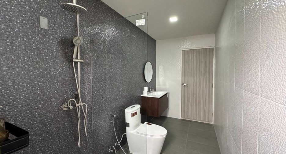 For sale 4 ベッドルーム townhouse in Bang Lamung, Chonburi