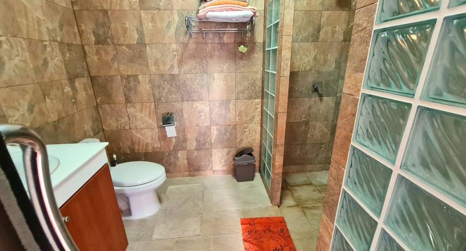 Villa zum Kauf mit 6 Zimmer in Bang Saray, Pattaya