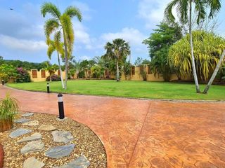 Villa zum Kauf mit 6 Zimmer in Bang Saray, Pattaya