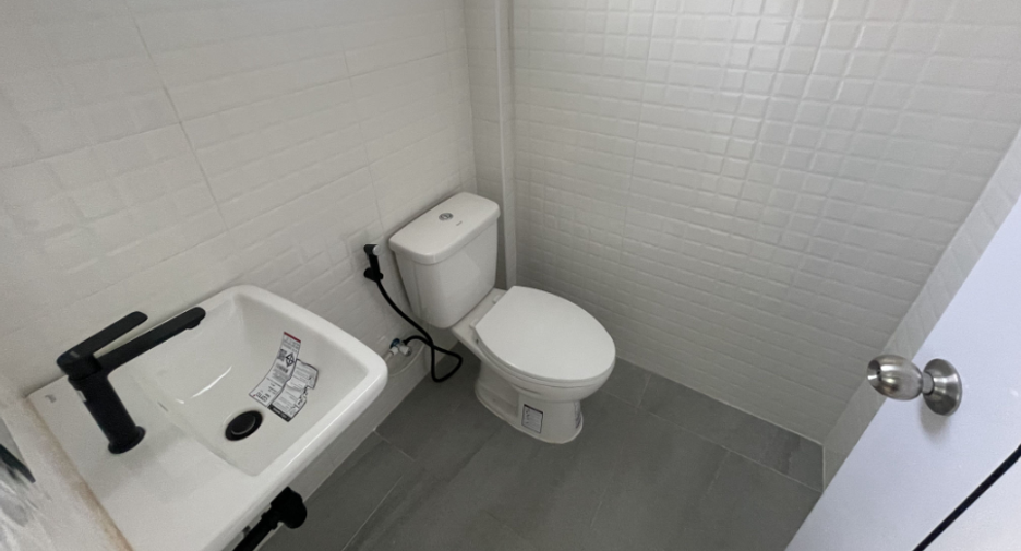 For sale 3 ベッドルーム retail Space in Bang Lamung, Chonburi