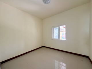 Casa adosada en venta de 2 habitaciones en Mueang Rayong, Rayong