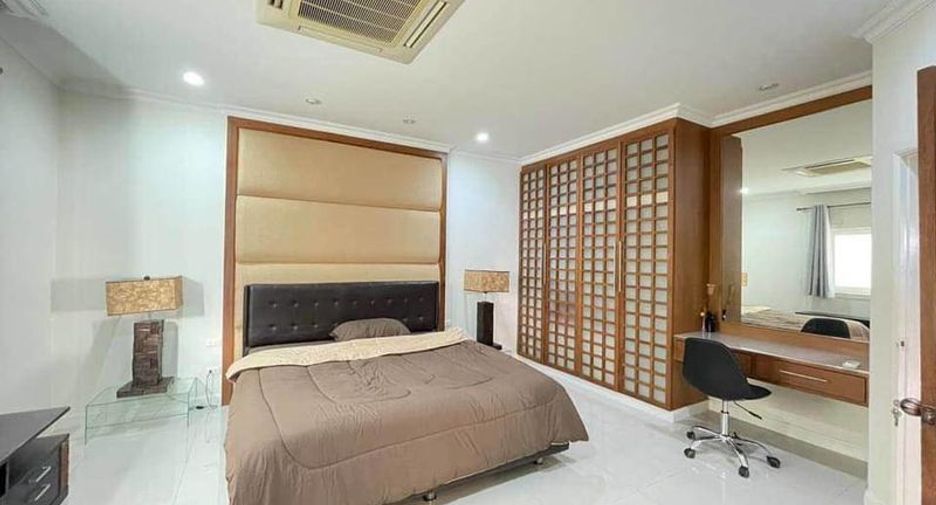 For sale 3 bedrooms villa in Bang Lamung, Chonburi