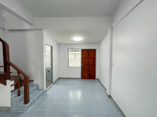 Casa adosada en venta de 2 habitaciones en Mueang Rayong, Rayong