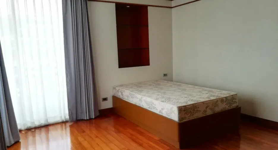 For rent 3 bedrooms condo in Sathon, Bangkok