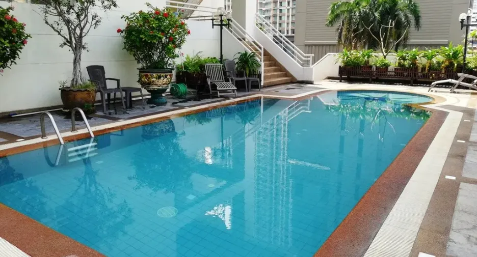 For rent 3 bedrooms condo in Sathon, Bangkok