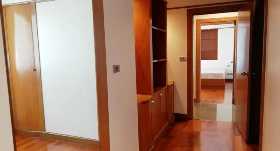 For rent 3 bedrooms condo in Sathon, Bangkok