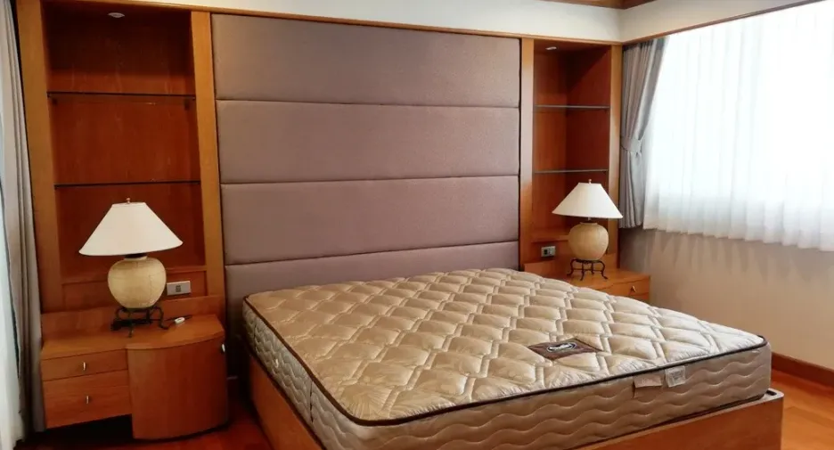 For rent 3 bedrooms condo in Sathon, Bangkok