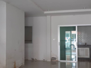 À vendre 3 chambres maison de ville à Lat Krabang, Bangkok