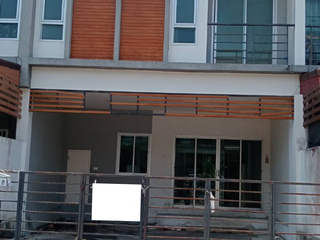 À vendre 3 chambres maison de ville à Lat Krabang, Bangkok