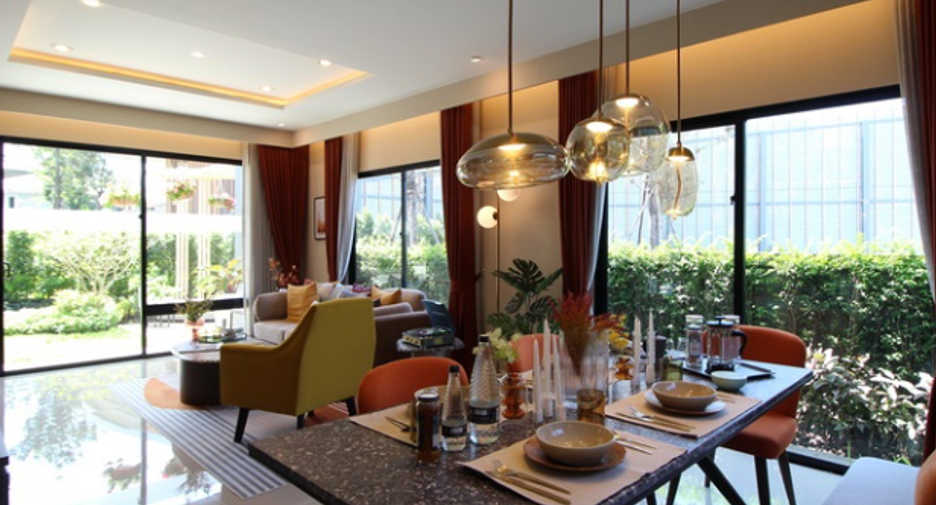 For sale 4 bedrooms house in Mueang Pathum Thani, Pathum Thani
