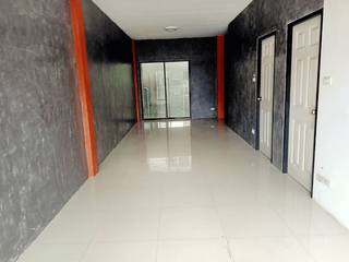 Casa adosada en venta de 2 habitaciones en Pluak Daeng, Rayong