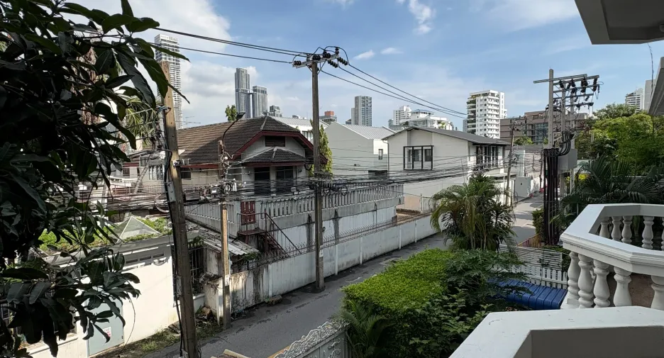 ให้เช่า 4 ห้องนอน ทาวน์เฮ้าส์ ใน วัฒนา, กรุงเทพฯ