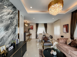 Casa adosada en venta de 3 habitaciones en Bang Lamung, Chonburi