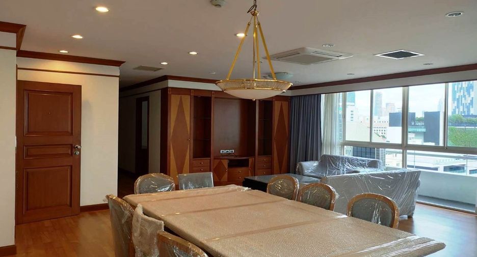 For rent 3 bedrooms condo in Sathon, Bangkok