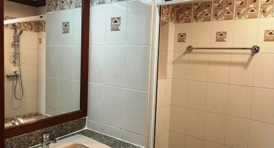 For rent 3 bedrooms condo in Sathon, Bangkok