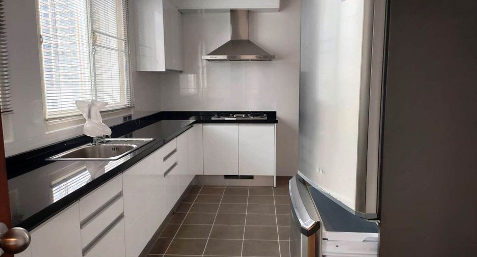 For rent 3 bedrooms condo in Sathon, Bangkok