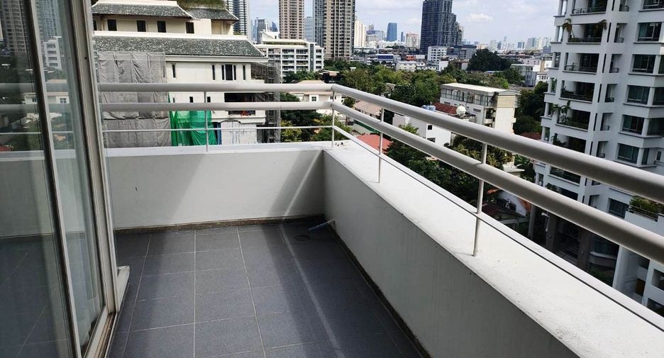 For rent 3 bedrooms condo in Sathon, Bangkok