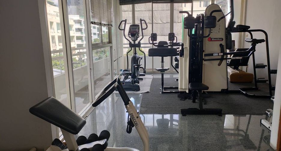For rent 3 bedrooms condo in Sathon, Bangkok