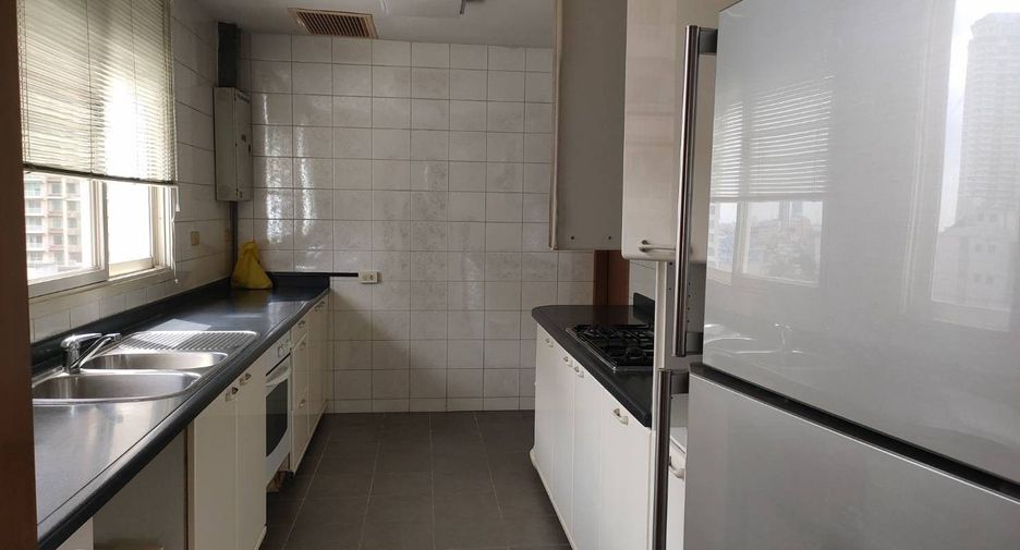 For rent 3 bedrooms condo in Sathon, Bangkok