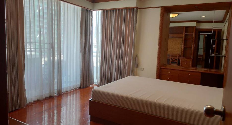 For rent 3 bedrooms condo in Sathon, Bangkok