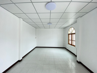 Casa adosada en venta de 3 habitaciones en Mueang Rayong, Rayong
