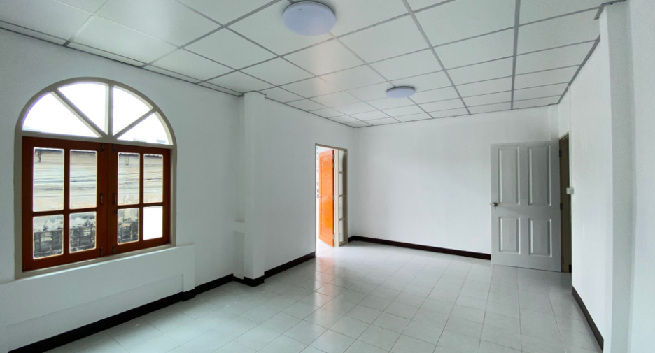 Casa adosada en venta de 3 habitaciones en Mueang Rayong, Rayong