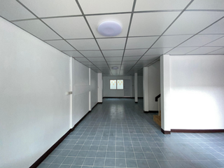 Casa adosada en venta de 3 habitaciones en Mueang Rayong, Rayong