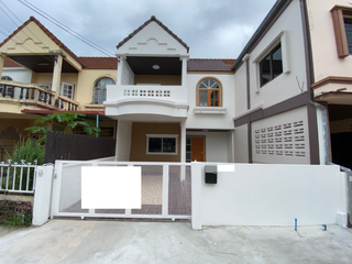 Casa adosada en venta de 3 habitaciones en Mueang Rayong, Rayong