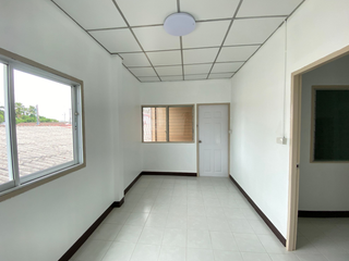 Casa adosada en venta de 3 habitaciones en Mueang Rayong, Rayong