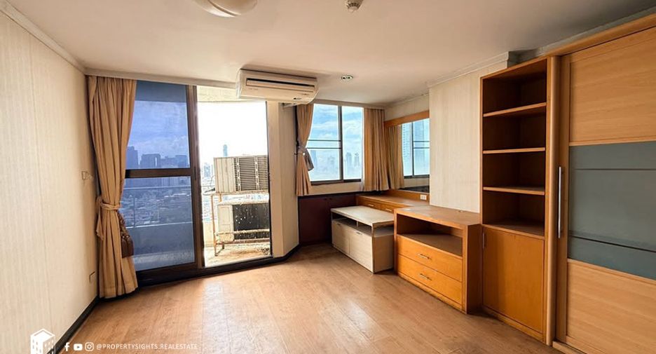 For sale 2 bedrooms condo in Watthana, Bangkok
