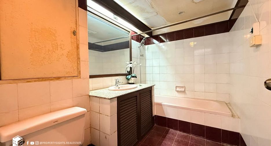 For sale 2 bedrooms condo in Watthana, Bangkok